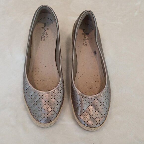 CLARKS COLLECTION METALLIC SILVER FLATS - Picture 1 of 6